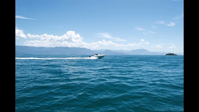 Motorboat sounds смотреть онлайн