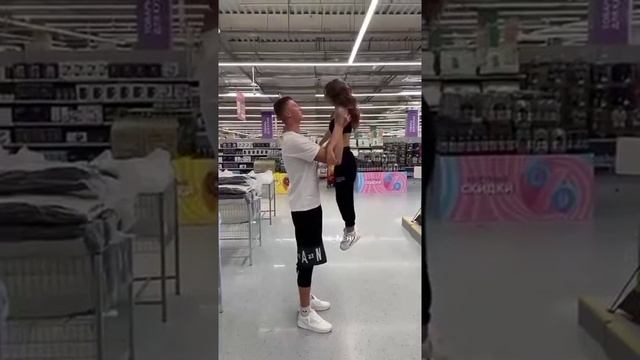 Очень контрастная парочка.mp4 смотреть онлайн