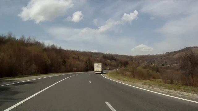 Дорога из замка Шенборнов в сторону Львова через горный перевал. смотреть онлайн