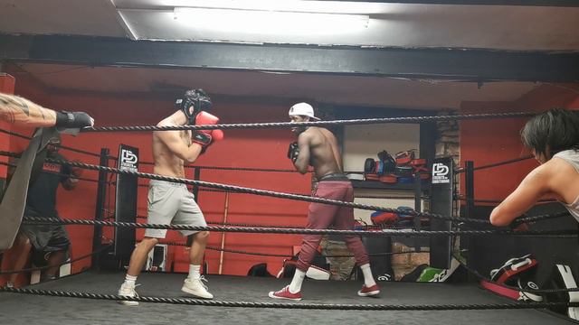 Oneface Mapacha - TEACHING BOXING SPARRING SESSIONS AT LUDUS MAGNUS 24 HOURS GYM смотреть онлайн
