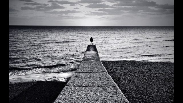 трогай её за