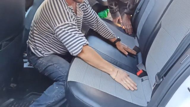 Как снять заднее сиденье на Шкода Рапид 2018