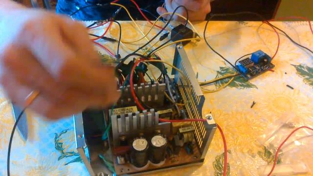 Регулировка времени импульса на самодельный споттер, с переключением на ручное и авто управление смотреть онлайн