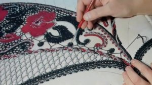 Нерегулярная игольная сеточка - роль "скелетной" нити. A net sewn with a needle for Irish lace.