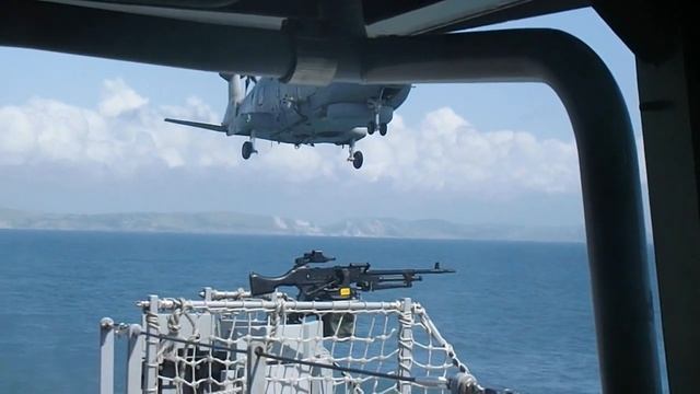 Royal Navy Merlin Helicopter Landing - HMS Bulwark смотреть онлайн