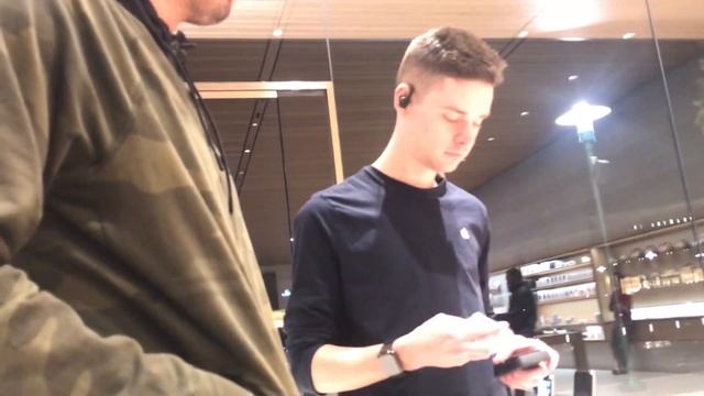 Gangsta консультант в T-Mobile. Поход в Apple Store. Американский сервис.