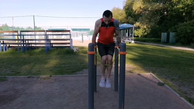 КРУГОВАЯ тренировка в формате Full Body на ТУРНИКАХ и БРУСЬЯХ! смотреть онлайн