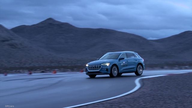 Audi Turns e-Tron Into Virtual Reality At CES 2019 смотреть онлайн
