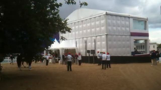 Laura + Alf and Team GB at the Olympic Dressage Victory ceremony смотреть онлайн