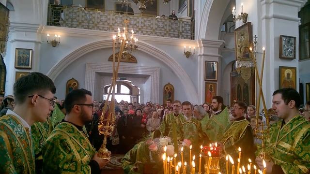 Божественная литургия в праздник Входа Господня во Иерусалим в Свято-Духовом каф. соборе Минска. смотреть онлайн