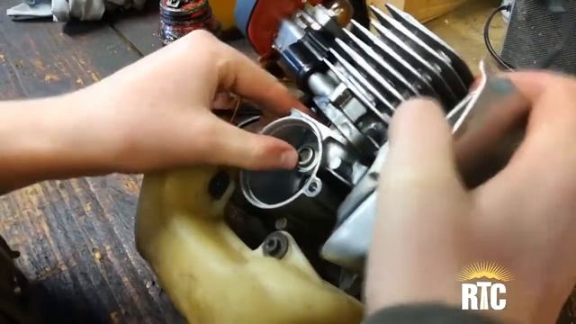 Trimmer repair- Piston Replacing ( Partner Colibri IIS ) / Menjava bata смотреть онлайн