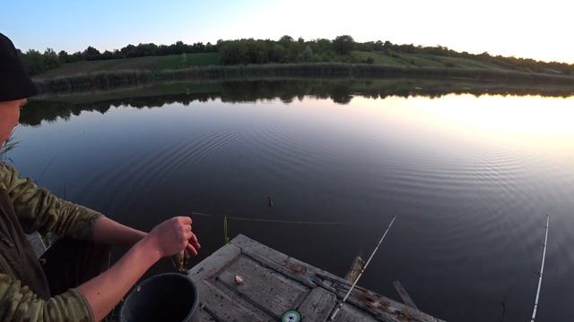 рыбалка 24 часа. на карася в лесном пруду, уха ночовка на берегу смотреть онлайн