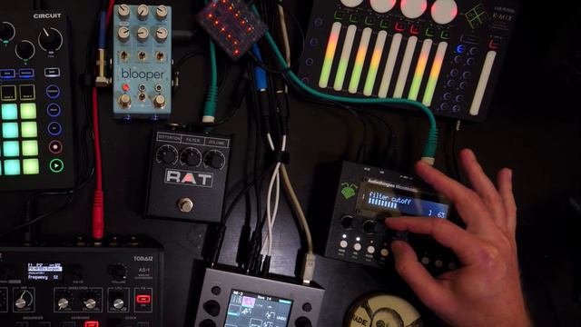 Wintery Mix, Bass line is courtesy of the OG Novation Circuit смотреть онлайн