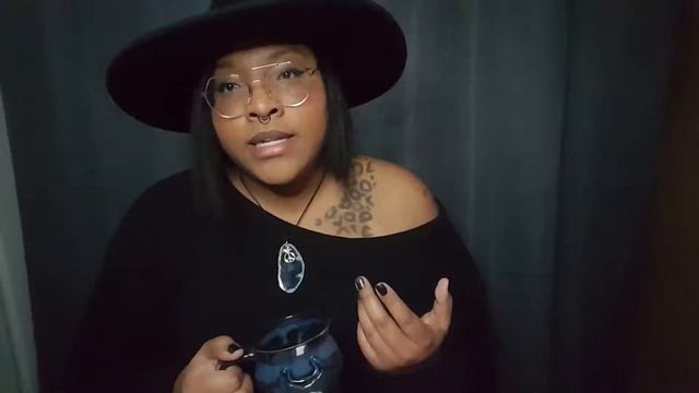 What is Tarot? Lenormand? Oracle? смотреть онлайн