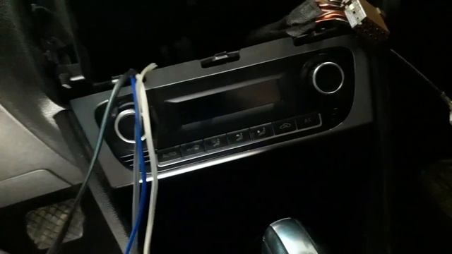 Volkswagen Polo 2015 Клиент сам своими руками установил активный Сабвуфер под моим руководством DIY смотреть онлайн