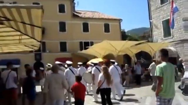 Черногорцы празднуют появление Дона Симона на улицах Котора. Сергей Симонов ПРОБУЕТ смотреть онлайн