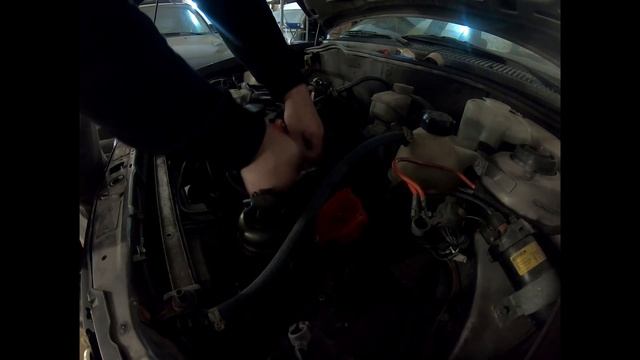 Zündkerzen + Benzinfilter wechseln E18NV (Opel Kadett E) смотреть онлайн