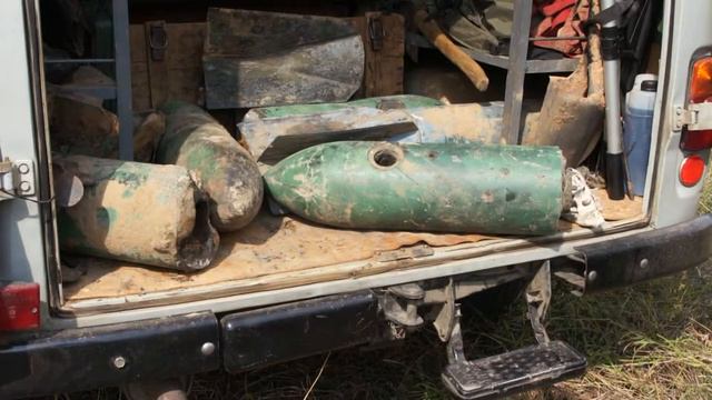 Смоленский рыбак "поймал" 15 авиабомб смотреть онлайн