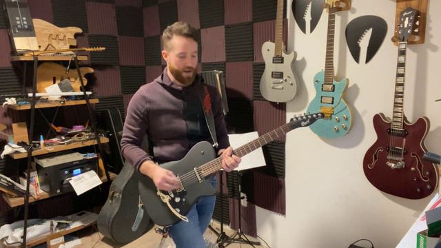 Cort Meta Series MBM-1 vs Cort MBC-1 Matthew Bellamy Signature смотреть онлайн