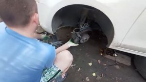 Замена переднего ступичного подшипника (VW Jetta 6)