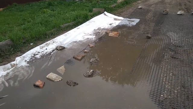 Ямочный ремонт поселковой дороги с геотекстилем и дорожной сеткой. смотреть онлайн