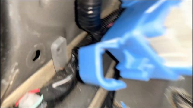 МОКРЫЙ ПОЛ Решаем проблему с дренажным отверстием люка смотреть онлайн