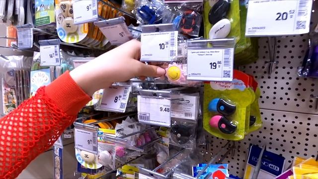 BACK TO SCHOOL 2020 БЕДНАЯ УМНАЯ в селе VS БОГАТАЯ ГЛУПАЯ в городе перед школой смотреть онлайн