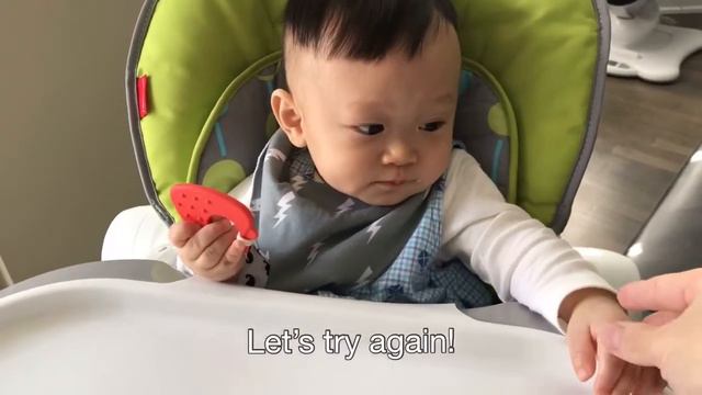 7 Months Old Baby eating exercise! Feed puffs by himself смотреть онлайн