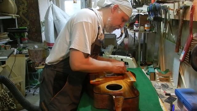 Фрезерование паза под косточку на гитаре смотреть онлайн