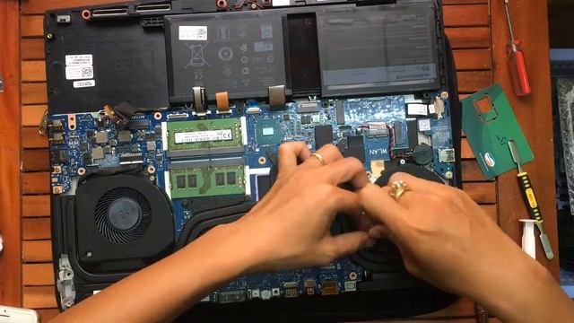 Hướng dẫn vệ sinh - bôi kem tản nhiệt - Reduce Temperature for Alienware 15 R3, 17 R4 смотреть онлайн