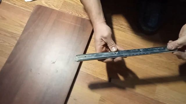 Ремонт рассыпавшегося направляющего механизма полочки от компьютерного стола смотреть онлайн