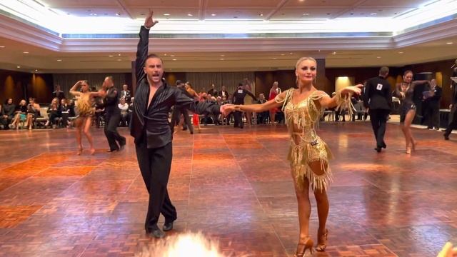 Ferdinando Iannaccone - Yulia Musikhina | London Ball 2021 | Samba | Professional Latin WDC смотреть онлайн