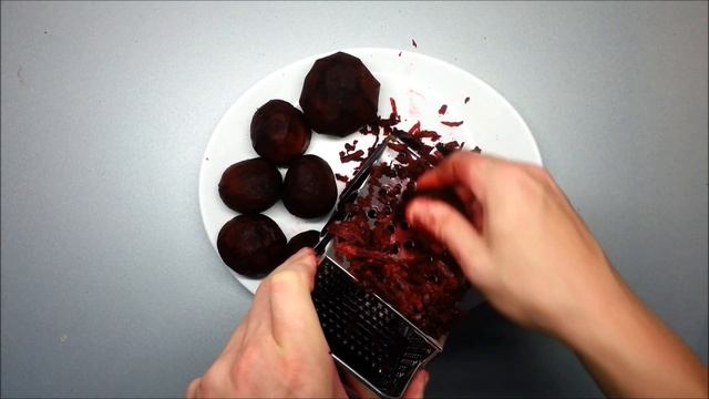 Zelí z červené řepy s pečenou krkovicí a knedlík recept