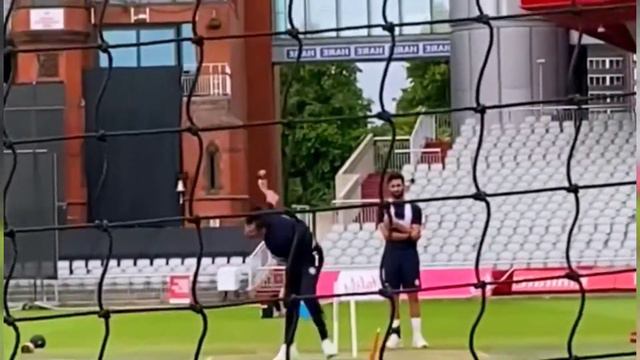 James Anderson Left hand bowling Version смотреть онлайн