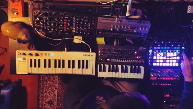 Saturn - dawless ambient (Roland JX-08, TR-06, Novation Circuit, Behringher Model D, Volca Bass) смотреть онлайн