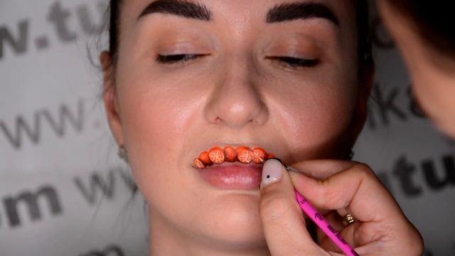 Как сделать рисунок на губах или lip art. 3д рисунок на губах смотреть онлайн