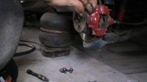 Как быстро заменить задние колодки мерседес 124