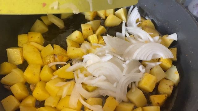 Тушеная капуста/ Простой и Вкусный рецепт капусты тушеной с беконом/ Տապակած կաղամբը բեկոնով/ смотреть онлайн