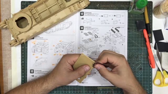 Стрим FCM 2C Meng. Часть XVI. Сборка моторного отделения. смотреть онлайн