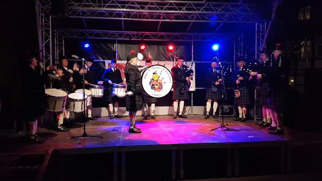 Pipes & Drums of Brunswiek - Auld lang syne смотреть онлайн