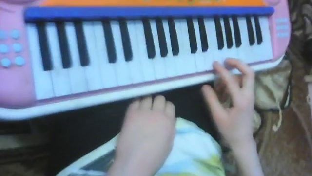 Как играть на синтезаторе песенку елочка , собачий вальс смотреть онлайн