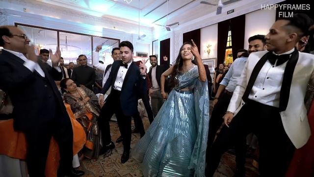 Bride SURPRISES Groom With A Bang On Entry & Proposal! смотреть онлайн