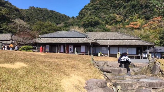 Family time at the Sengan'en Gardens (仙巌園） смотреть онлайн