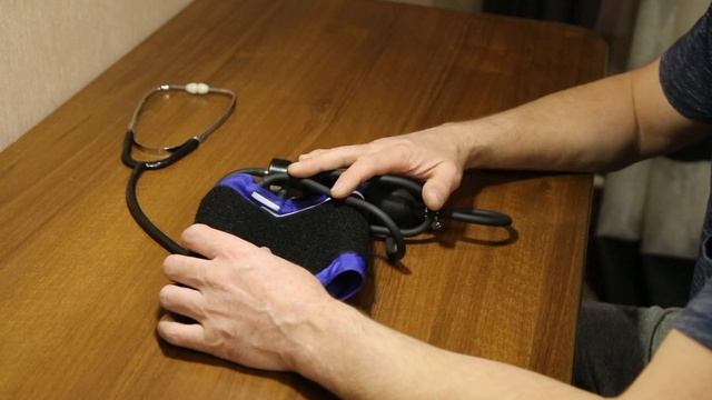 Как самому измерить давление механическим тонометром. Самый точный, дешевый и надежный тонометр! смотреть онлайн