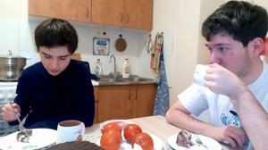 Взрослые аутисты. Матвей и Влад "жгут".