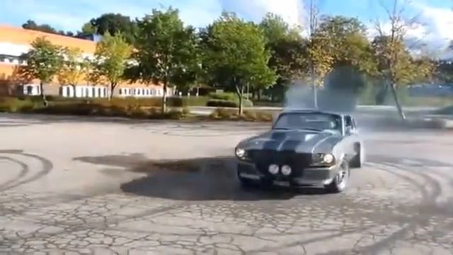 Дрифт Ford Mustang смотреть онлайн
