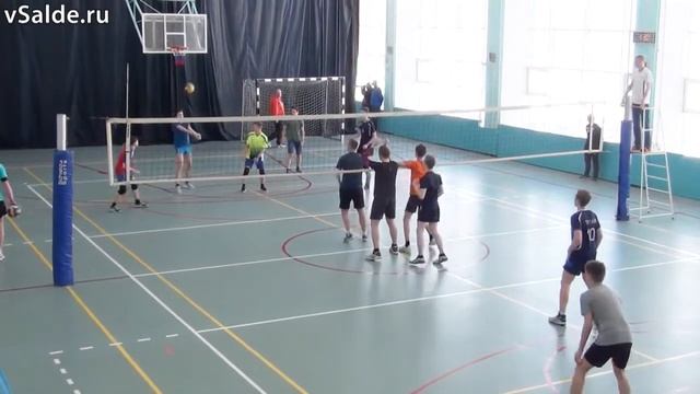 В Верхней Салде прошёл турнир по волейболу среди школьников и студентов смотреть онлайн