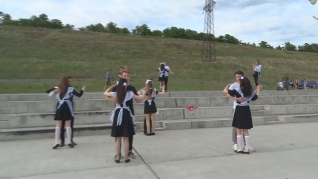 Вальс 11 класса. Школа №1 г. Тольятти. Выпуск 2018. смотреть онлайн