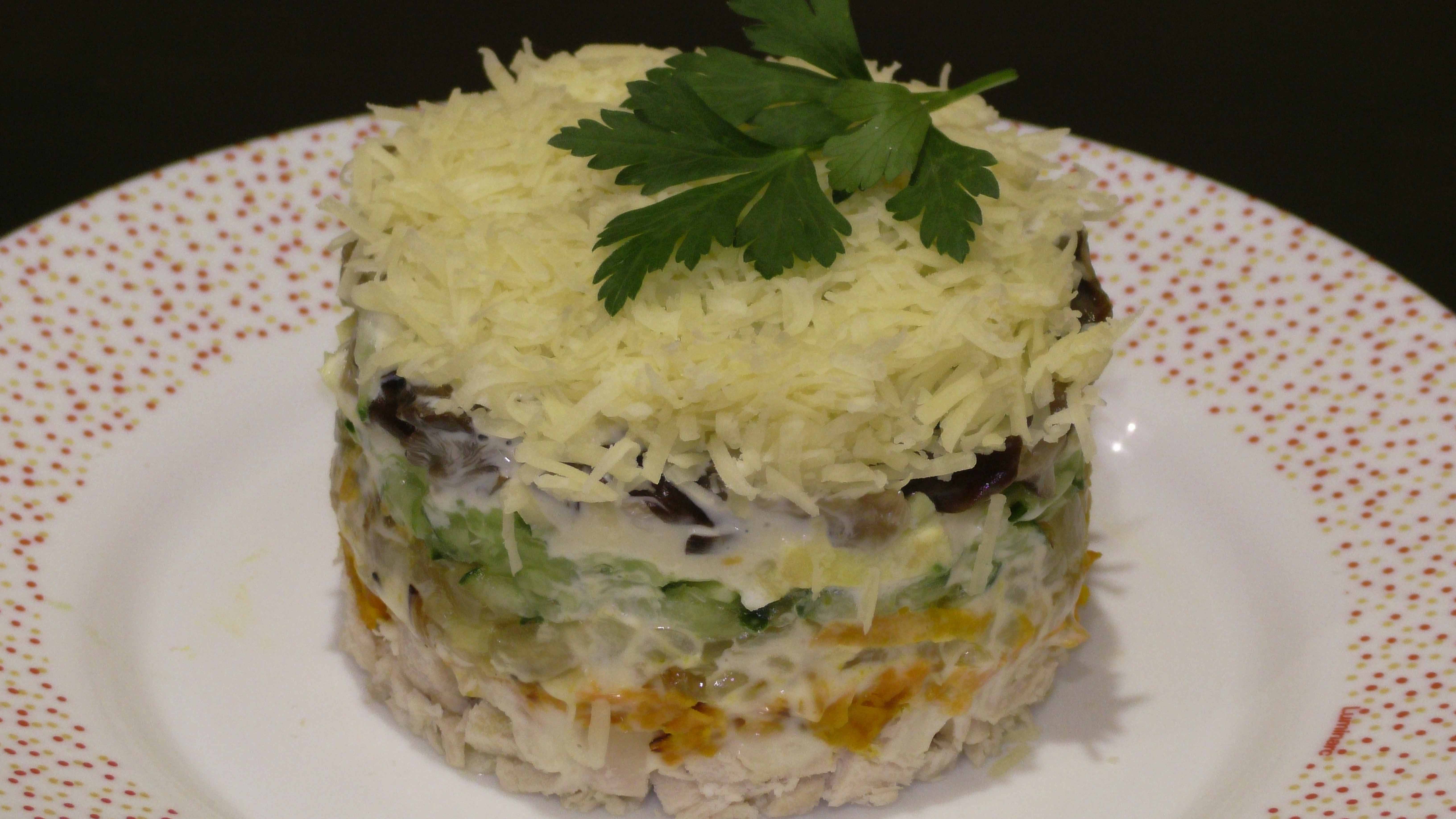 Салат "Курочка Ряба". Нежный и вкусный слоеный салат с грибочками. Понравится всем! смотреть онлайн
