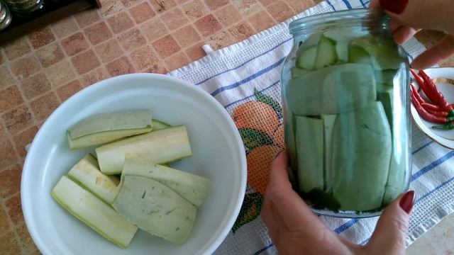 Маринованные кабачки ,, Кровавая Мэри " Видео рецепт. смотреть онлайн